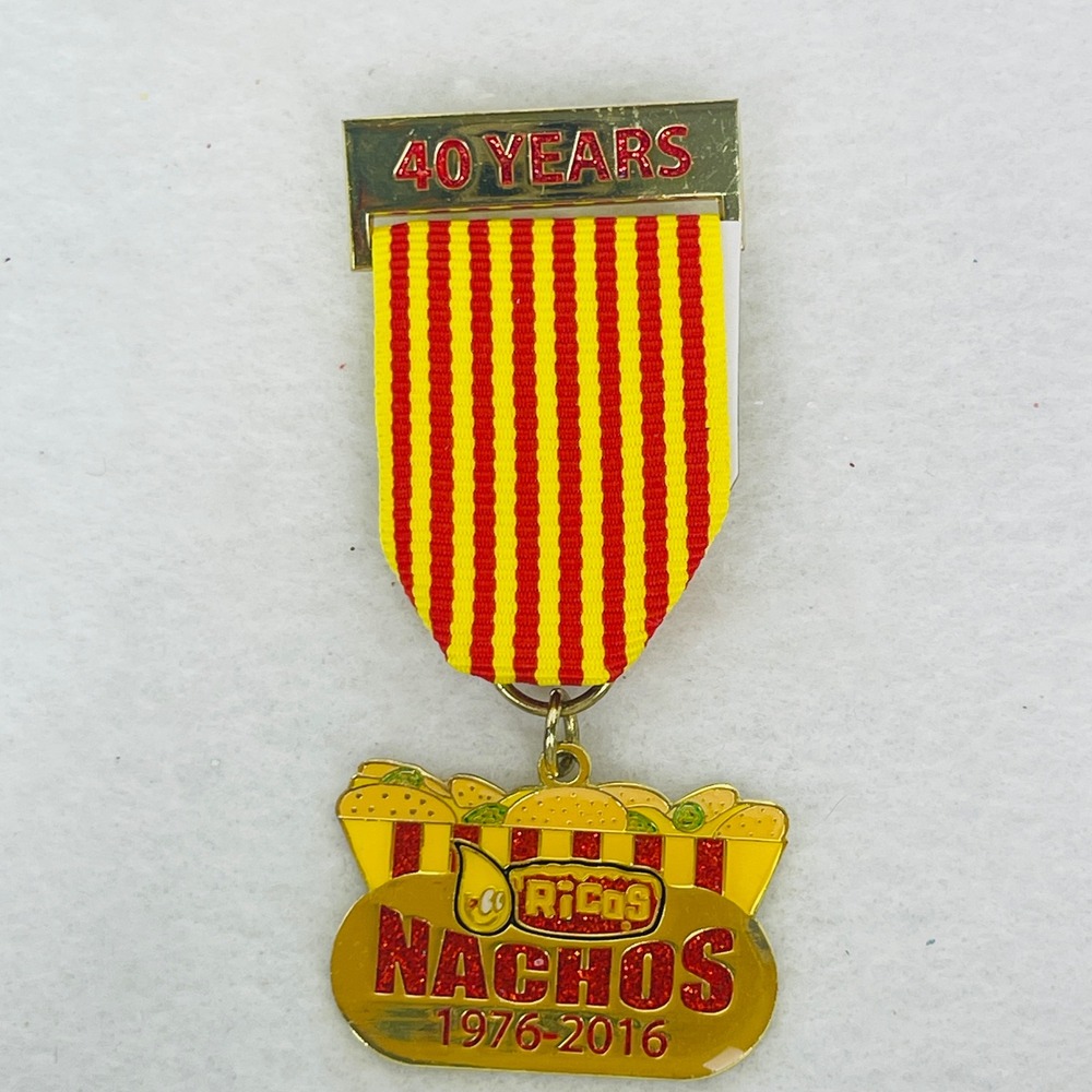 Ricos Nachos Medal Fiesta 40th Anniversary 1976-2016 Gold Red Yellow